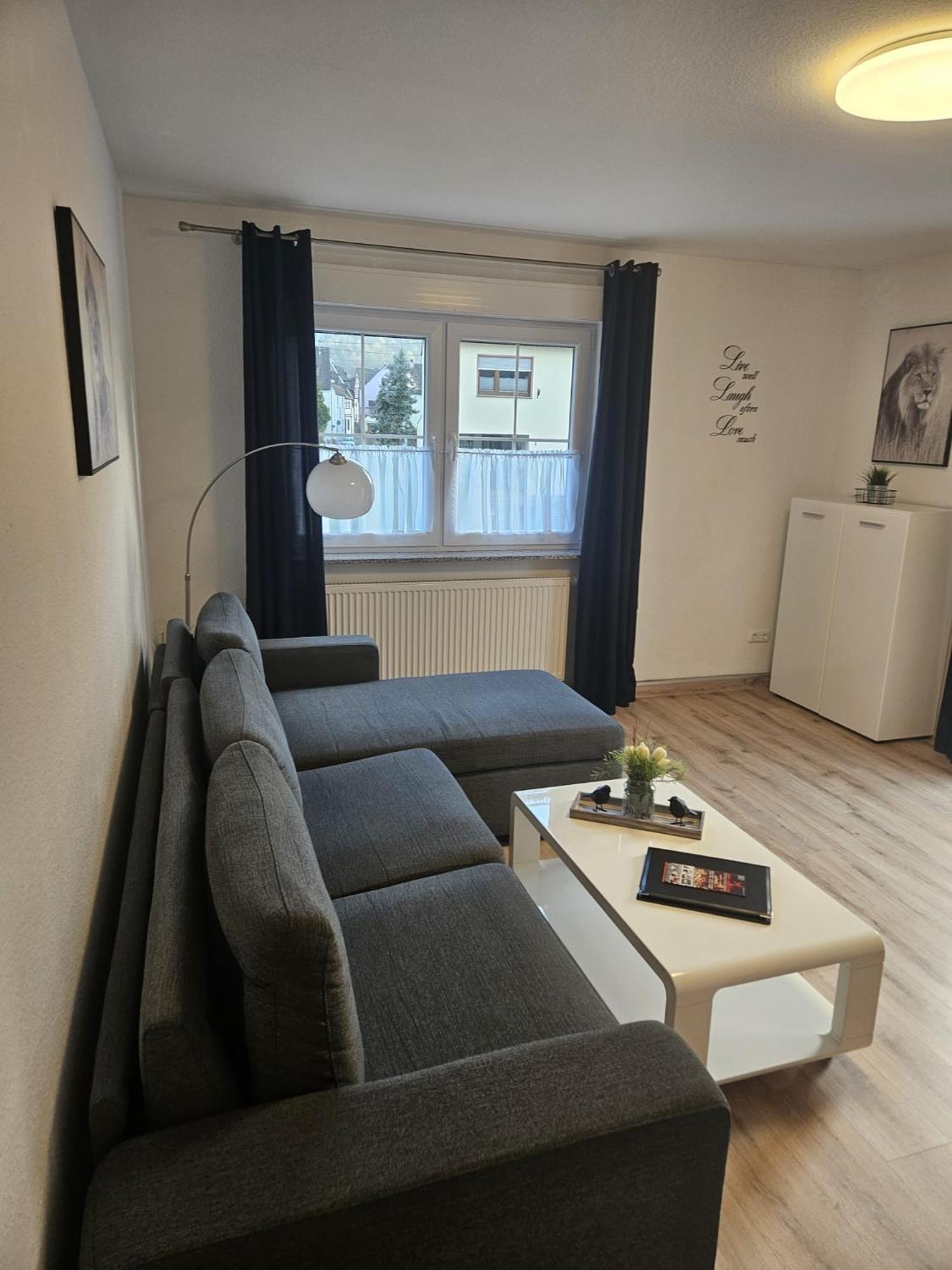 Hakans Moselblick Ferienwohnung 트라이스카르덴 외부 사진